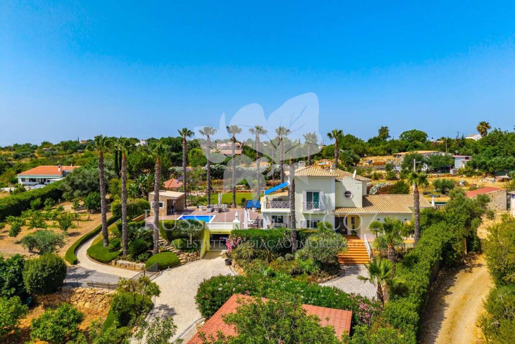 What Repeat Algarve Buyers Notice Differently About Inland Locations